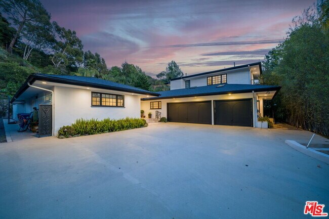 Photo - 9023 Alto Cedro Dr