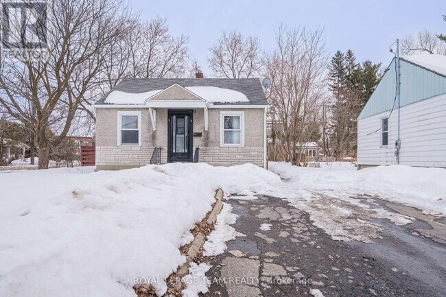 Photo - 951 Merivale Rd