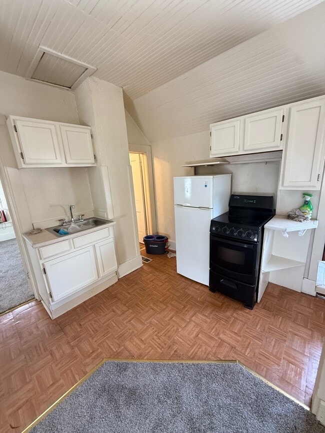748 Teller Ave Unit 2