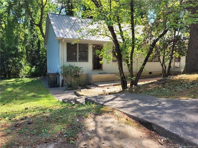 Building Photo - 1405 Briarcliff Dr