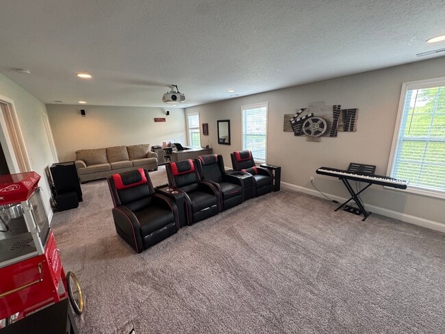 Photo - 104 Deerberry Ln
