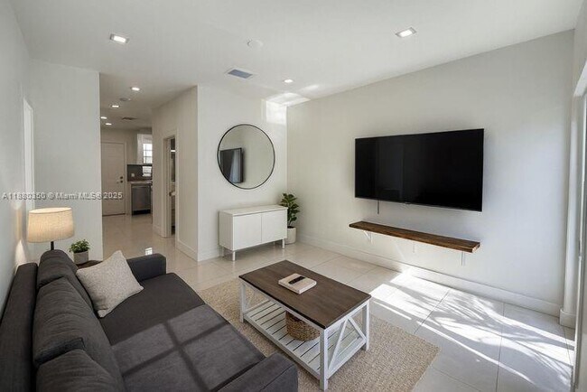 Photo - 733 Michigan Ave Unit 2