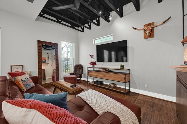 Photo - 1107 W 21st St