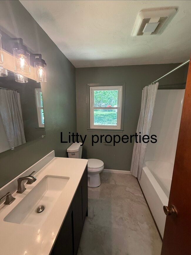 Photo - 623 E 4th St