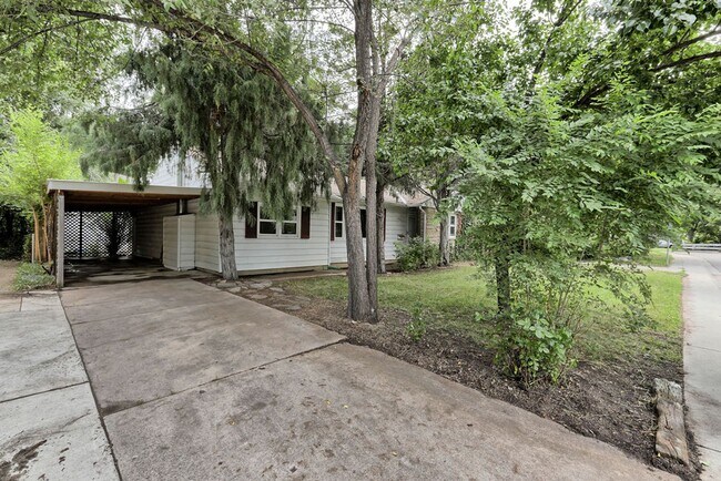 Photo - Students Welcome! 3 Bed / 1.5 Bath Ranch Near CSU – Large Fenced Yard | Pets Welcome | Short-Term...