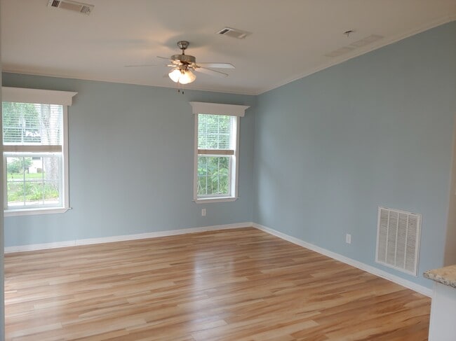 Photo - 2205 Martin Rd