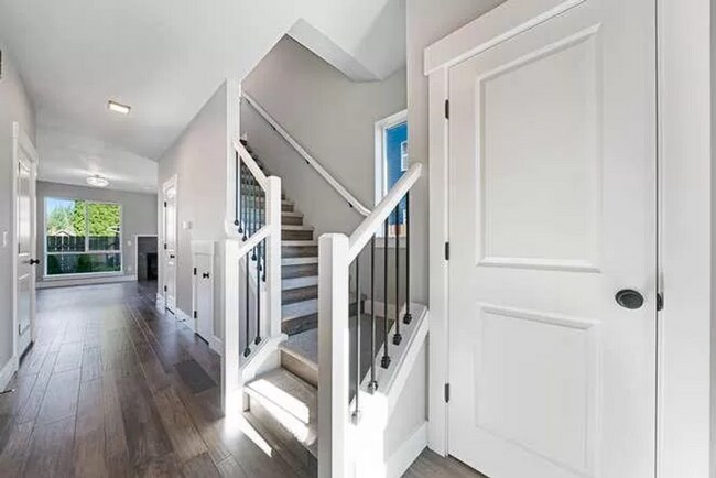 Photo - Bright & Beautiful Updated 4 bed, 3.5 bath in the Heart of the Brentwood-Darlington Neighborhoods