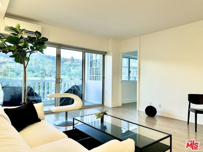 Building Photo - 999 N Doheny Dr Unit 904