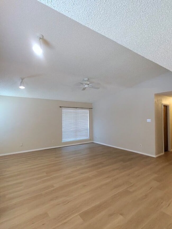 2317 Garden Park Ct