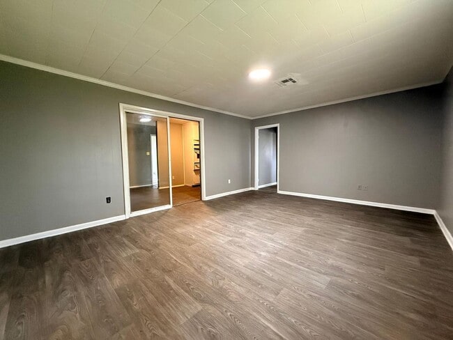 Building Photo - For Rent — Spacious & Affordable 4 Bedroom Home!