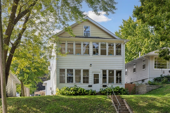 Building Photo - 3242 Hayes St NE Unit 2