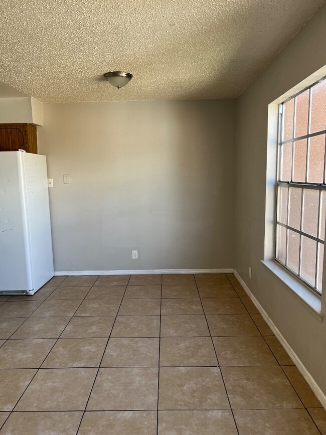 Photo - 912 San Pedro Dr SE