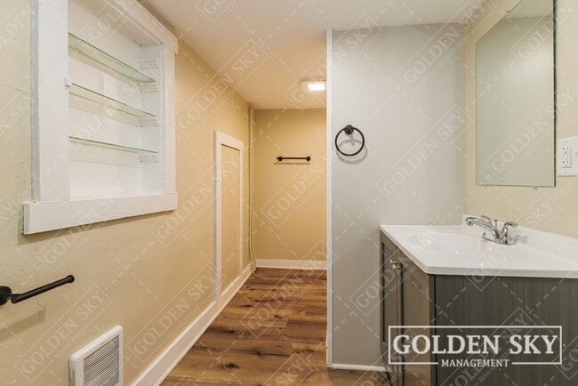 Photo - 1117 E Washington St