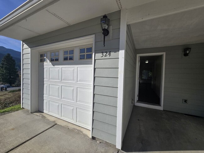 Photo - 324 Maylea Pl