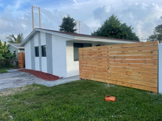 Building Photo - 804 SW 28th St Rental