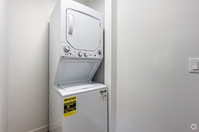 1BR, 1BA - 700SF - Laundry
