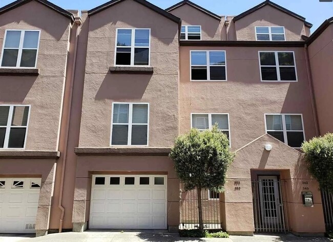 Building Photo - Beautiful 3 Bedroom Condo in Gated Communi... Unit Stoneridge