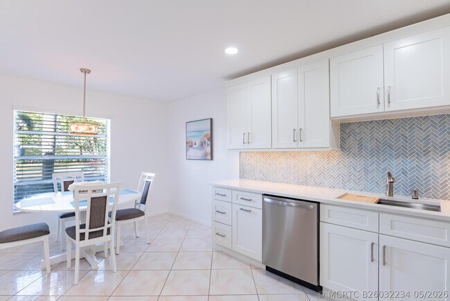 Photo - 5160 Petal Pl Unit D