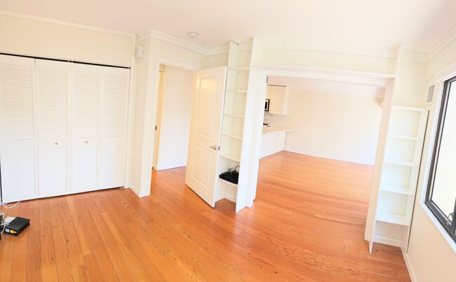 Photo - Waikiki Four Paddles 1 Bedroom 1 Bathroom 1 Parking 6th Floor Renovated Condominium Unidad 611