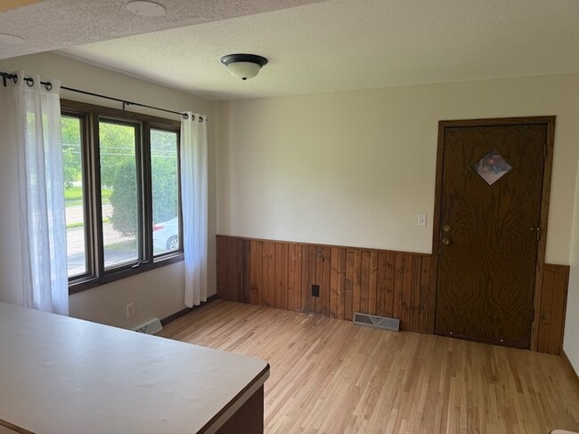 Photo - 276 Palomino Dr S
