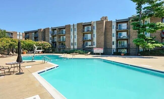 Building Photo - 75 S Reynolds St Unit 317