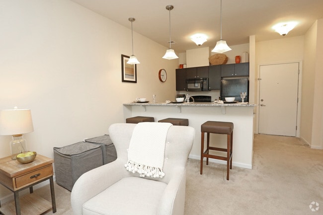 1BR, 1BA - 660 SF - Bar