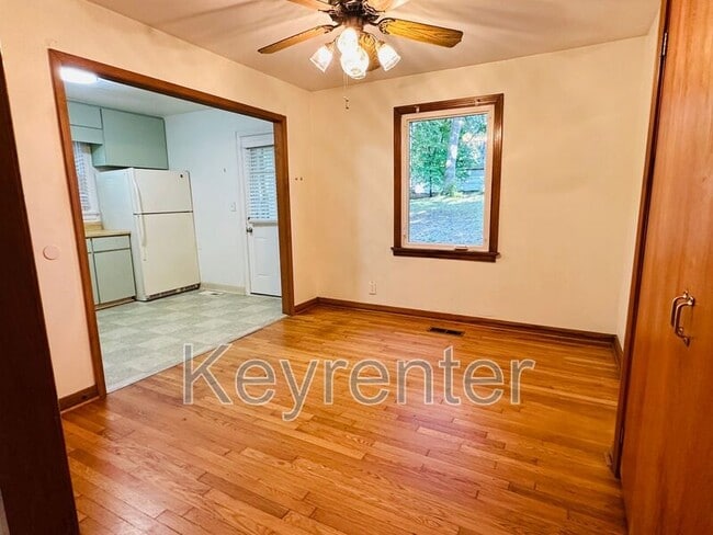 Photo - 1614 Shirley Way