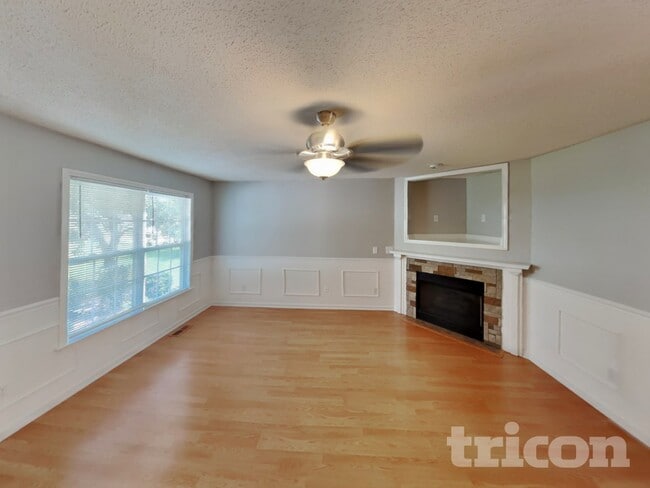 Photo - 200 Falcon Rd