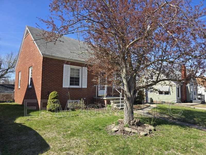 Photo - 511 23rd St NE