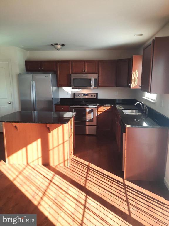 Photo - 702 Admiral's Quay Dr