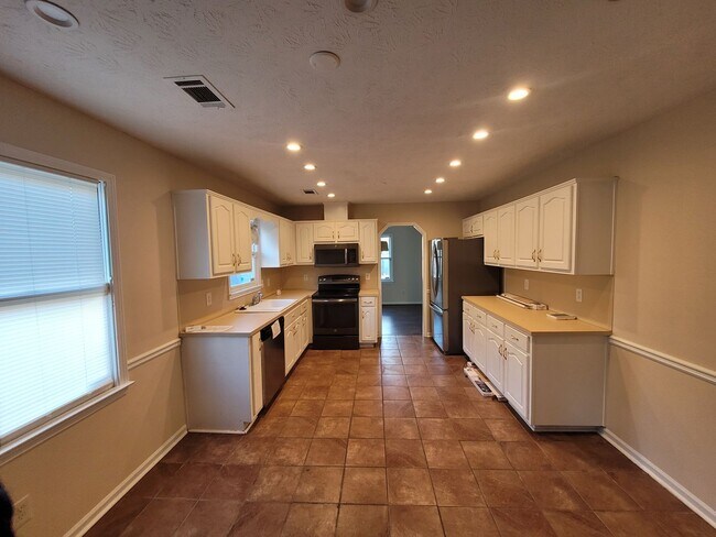 Photo - 4 bedroom 2 bath House