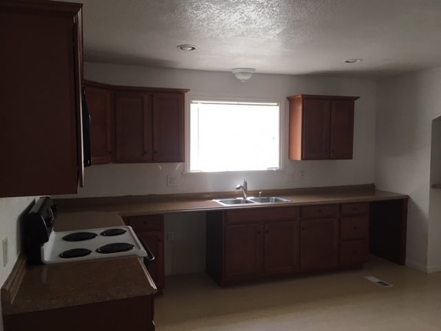 Photo - 1118 N Yosemite Ave