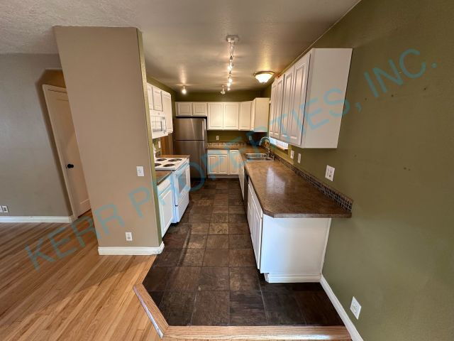 Photo - FREE RENT! Charming 3-Bedroom Haven with 2 Baths in Gresham – 1308 Sq. Ft. of Comfort!
