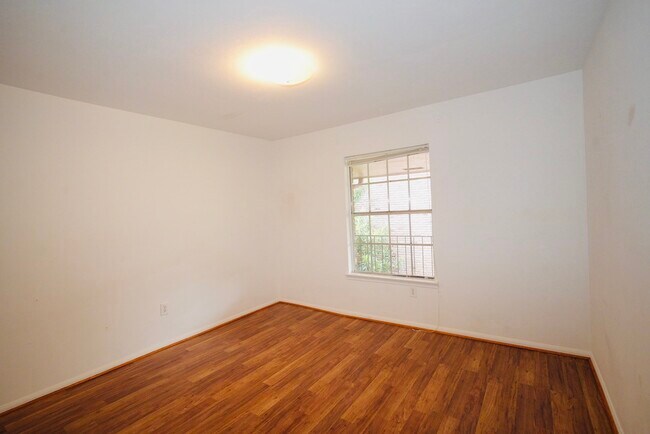 7600 Burgoyne Rd Unit 250