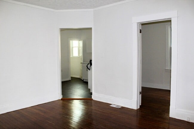 228 Weiss St Unit Lower