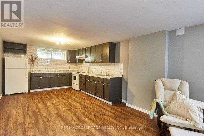 Photo - 904 Crocus Crescent