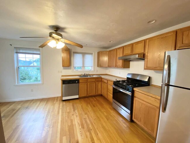 Photo - 174 Calumet St Townhome