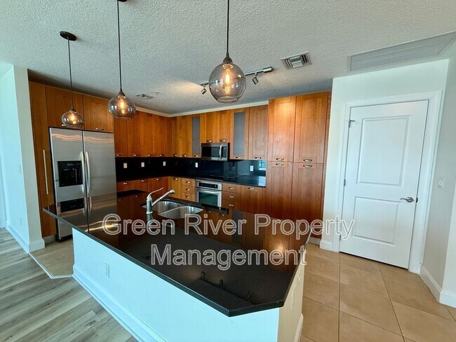 Photo - 1431 Riverplace Blvd