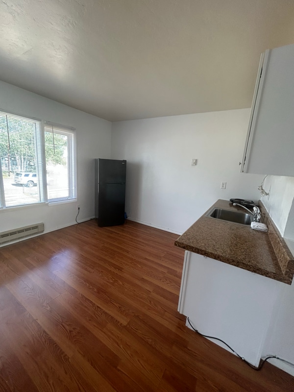 Photo - 426 E 9th St Unit upper 3