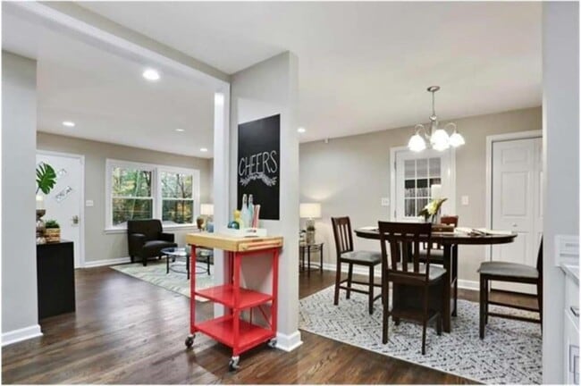 Building Photo - 2980 Pasadena Dr