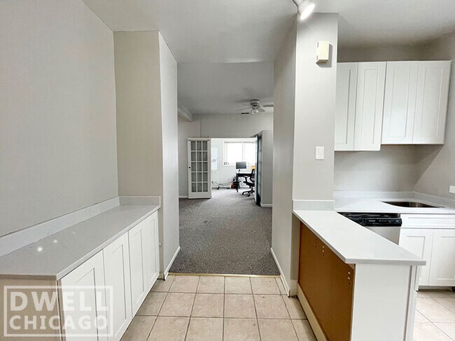 Photo - 3631 N Hermitage Ave Unidad 2R