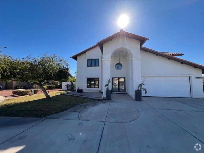 Building Photo - POOL HOME IN SHEFFIELD ESTATES!