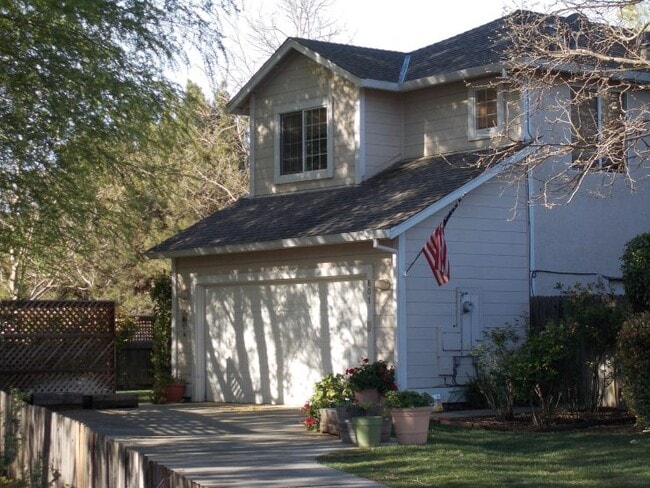 Building Photo - 801 Mesquite Dr