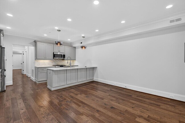 Building Photo - Bright Adams Morgan Condo with Den, Two Full Baths & In-Unit Laundry Unit 1