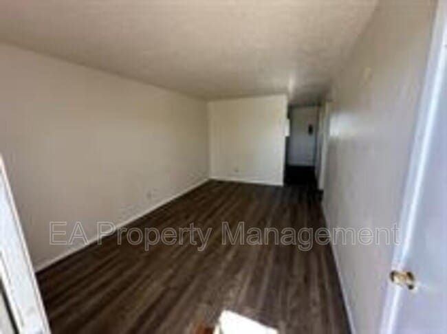 Photo - 308 Virginia St NE