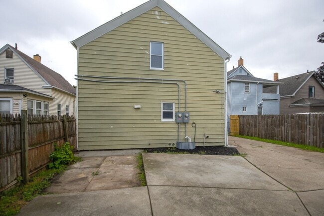 Photo - 3422 W 52nd St