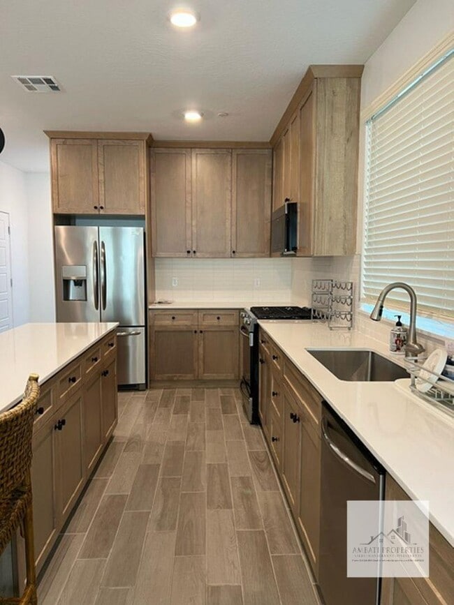 Photo - 2710 E Tamarind Dr