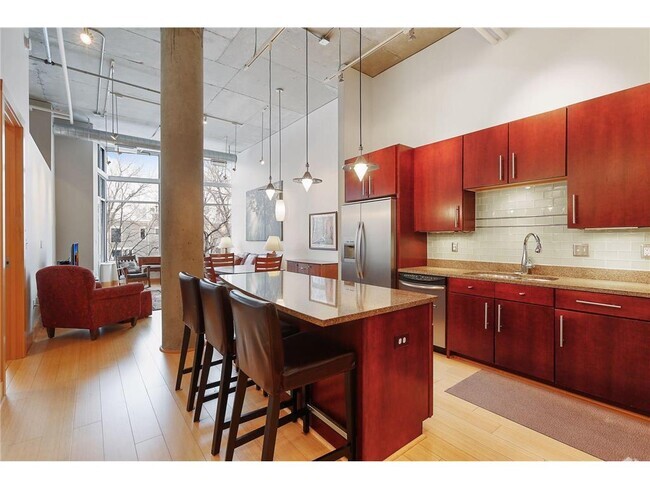 Building Photo - 150 NE 2nd St Unit B205 Rental