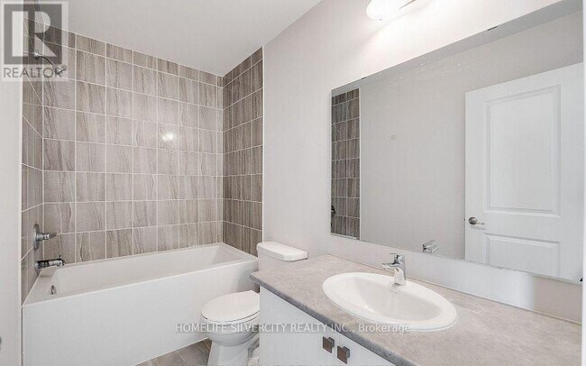 Photo - 585 Colborne St E