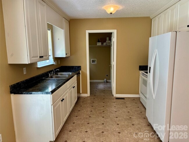 Photo - 316 Springhill Ln